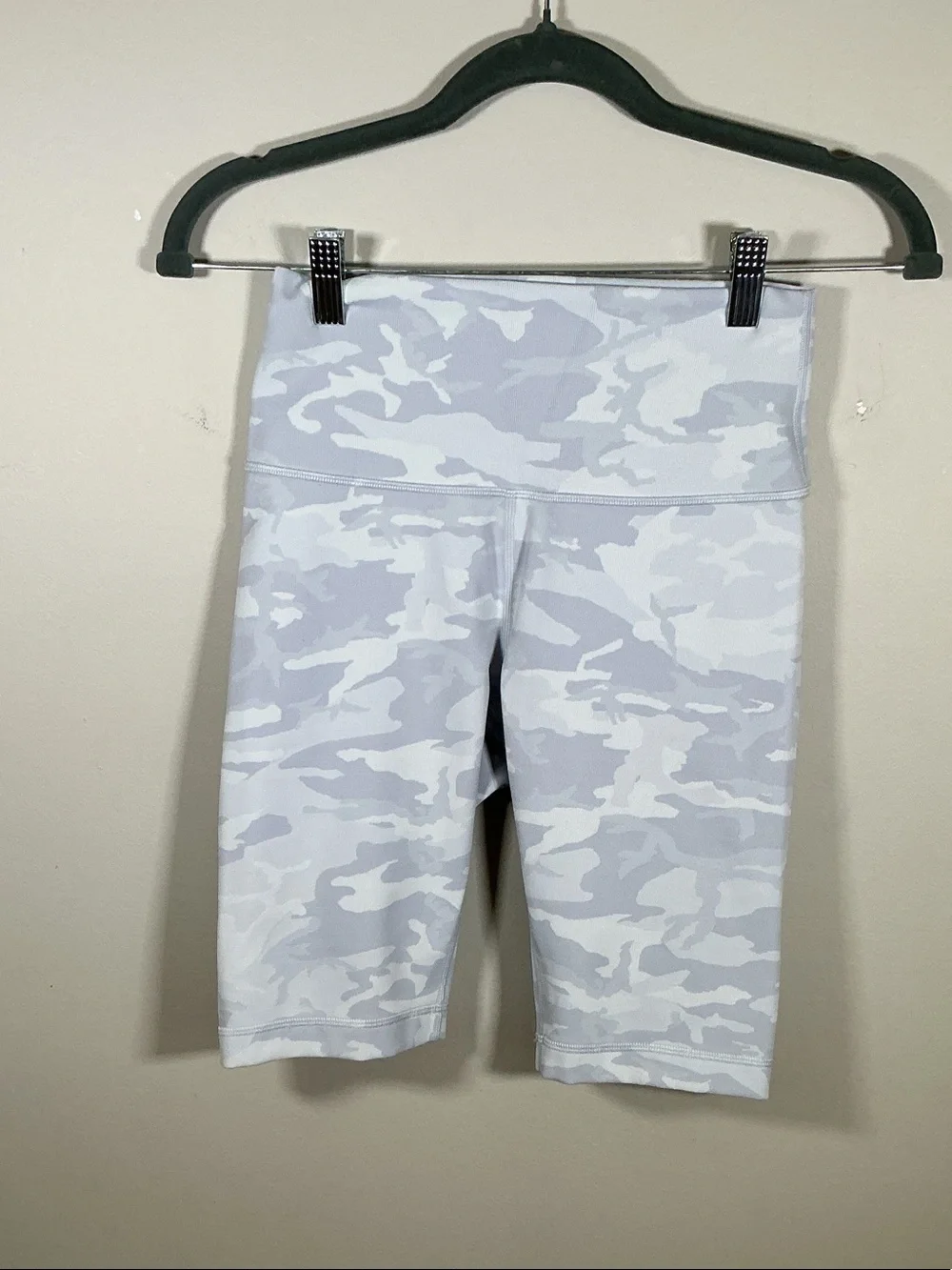 Lululemon Camo High Rise Biker Shorts Gray White Size Small